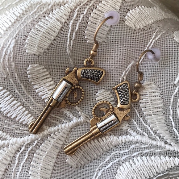 🏜️Revolver/Gun Earrings - Picture 2 of 4